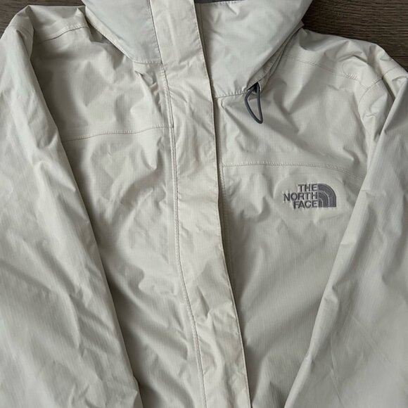 Womens Northface jacket - Picture 3 of 3